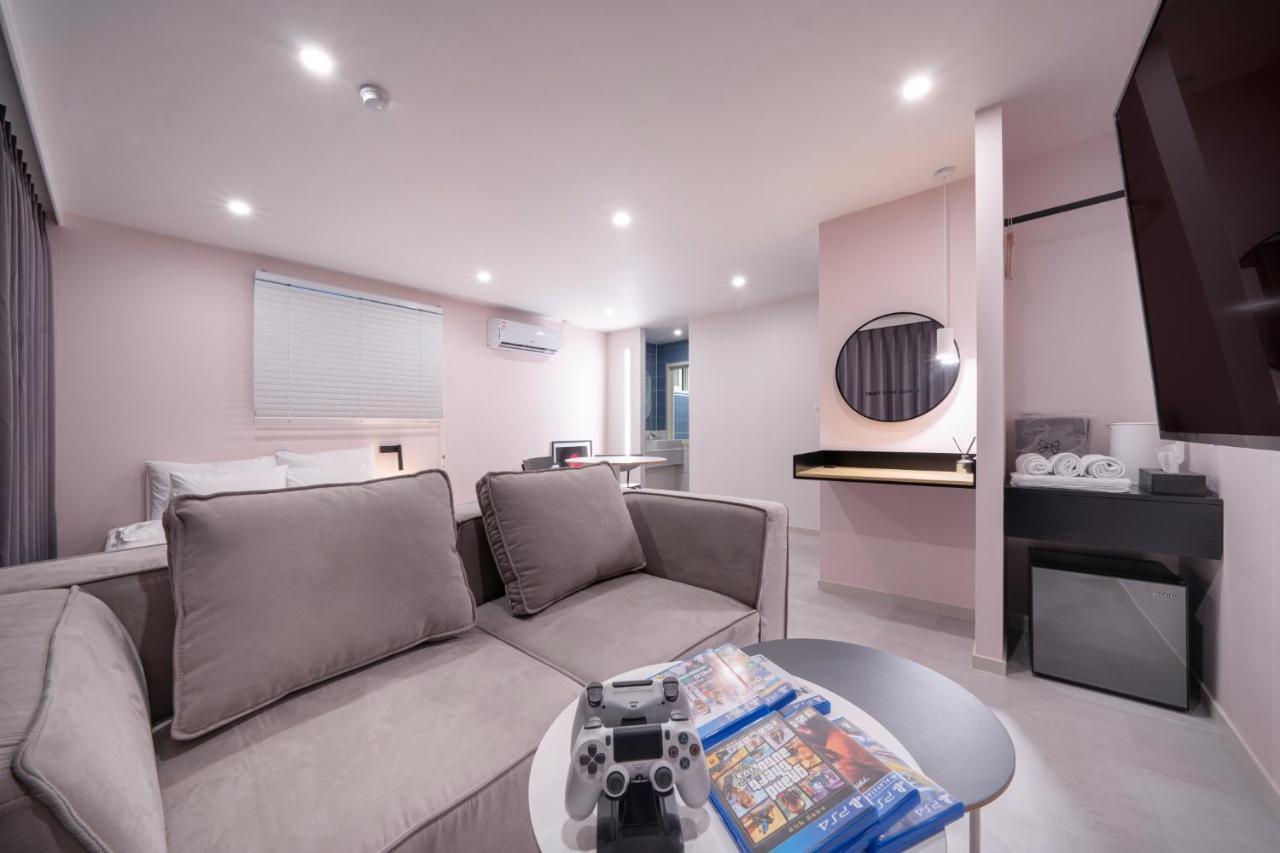 Object Aank Hotel Gumi Екстер'єр фото